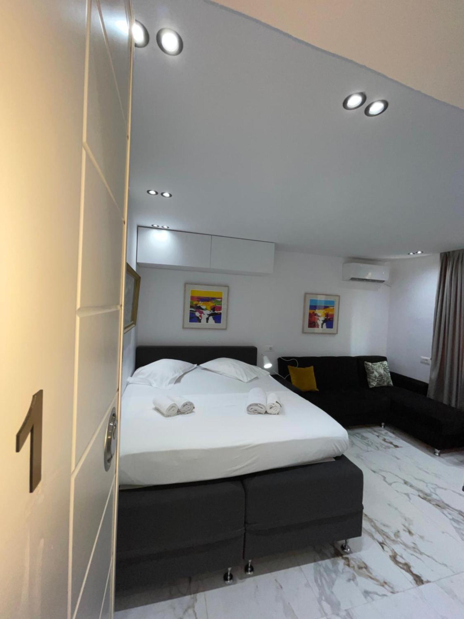 Midnight Apartments Tirana Extérieur photo