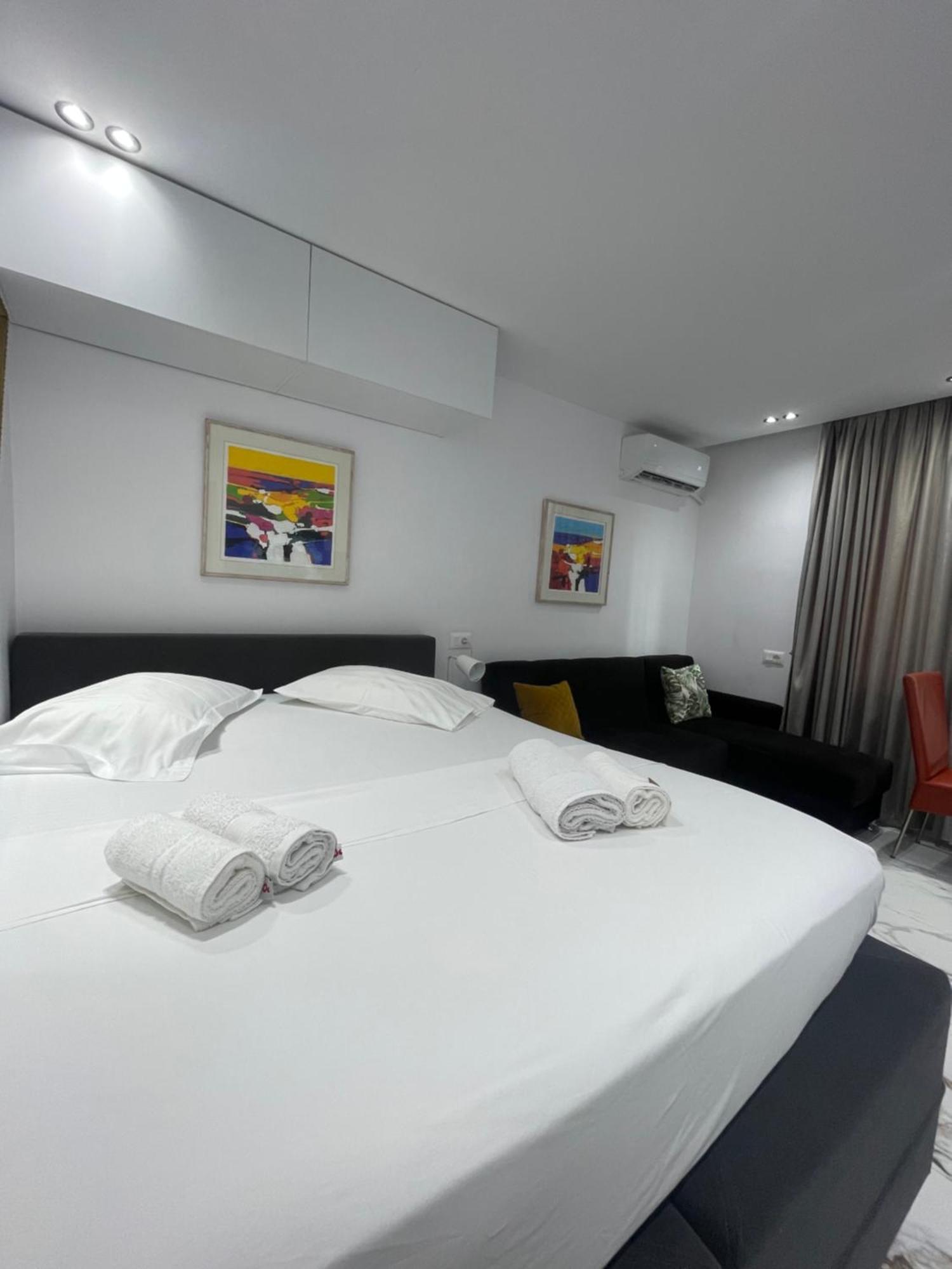 Midnight Apartments Tirana Extérieur photo