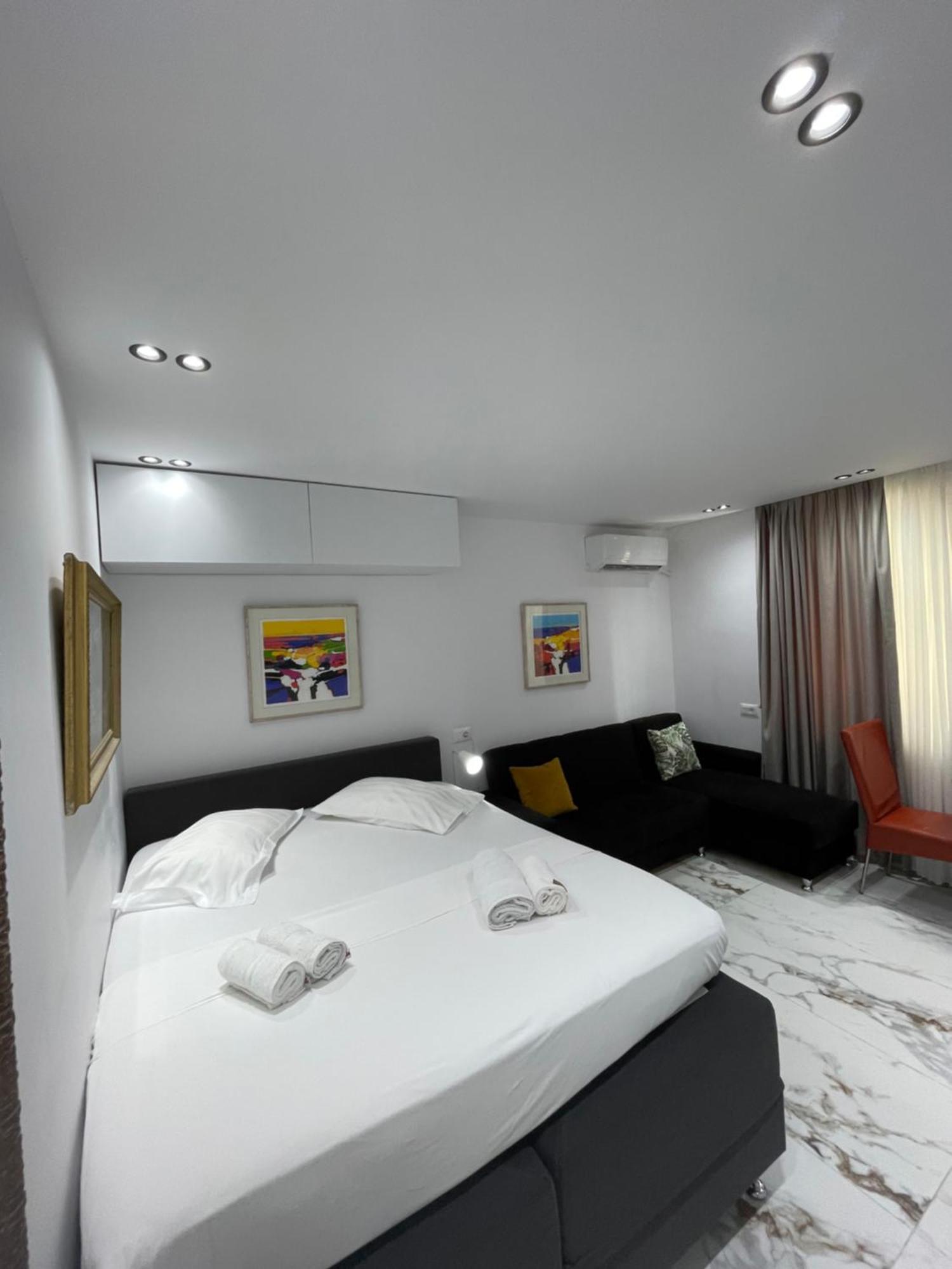 Midnight Apartments Tirana Extérieur photo