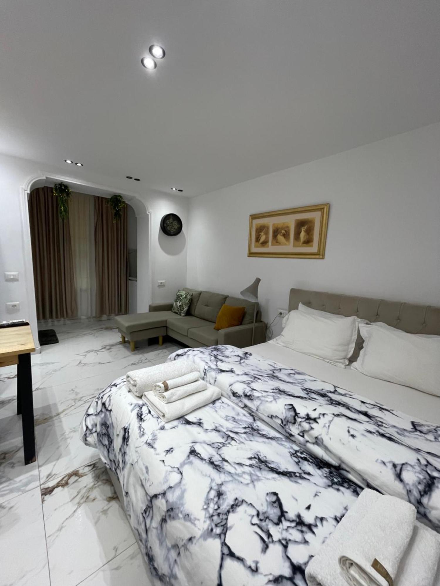 Midnight Apartments Tirana Extérieur photo